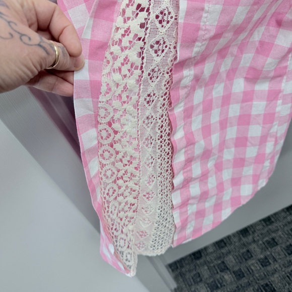 Lori & Mari Boutique Pink Checkered Shirt with open back Lace detail‎ Sz Large - Picture 5 of 10